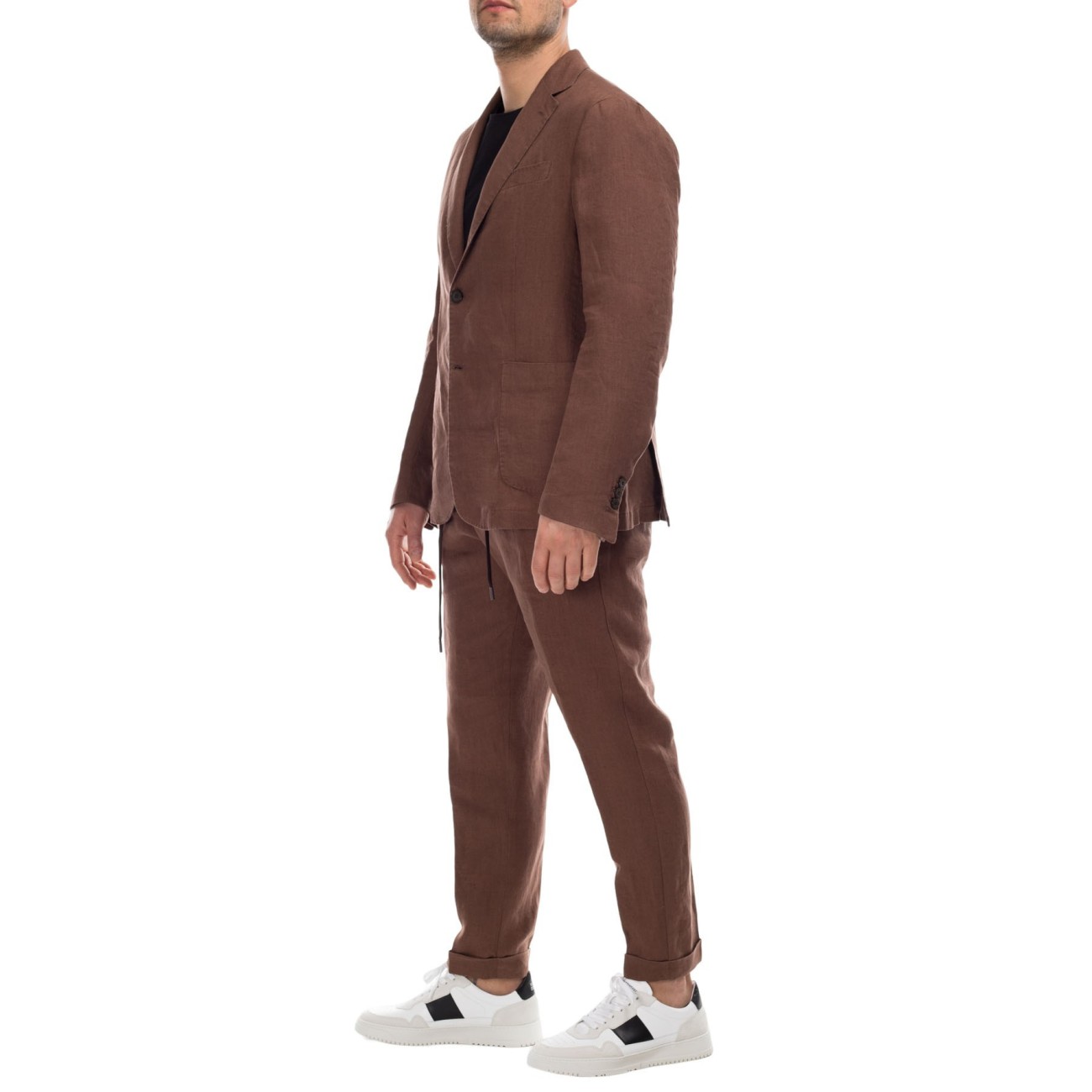 Outfit giacca marrone in lino