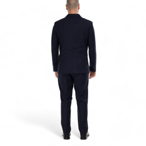 Outfit abito doppiopetto blu