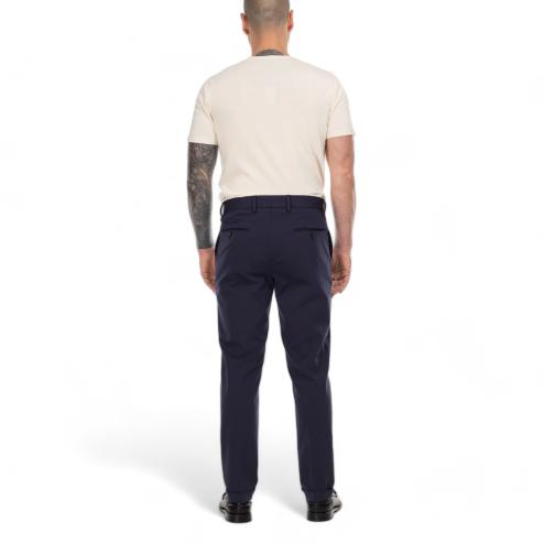 Outfit pantalone blu classico