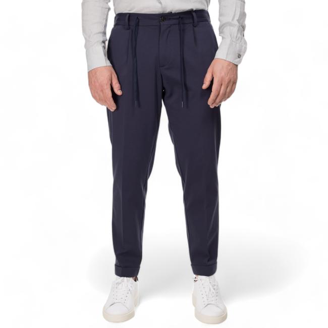 Outfit pantaloni chinos blu