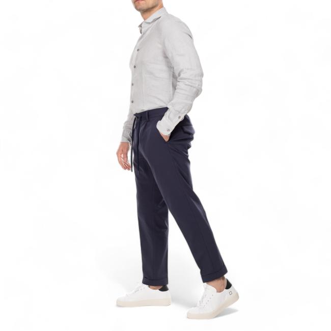 Outfit pantaloni chinos blu