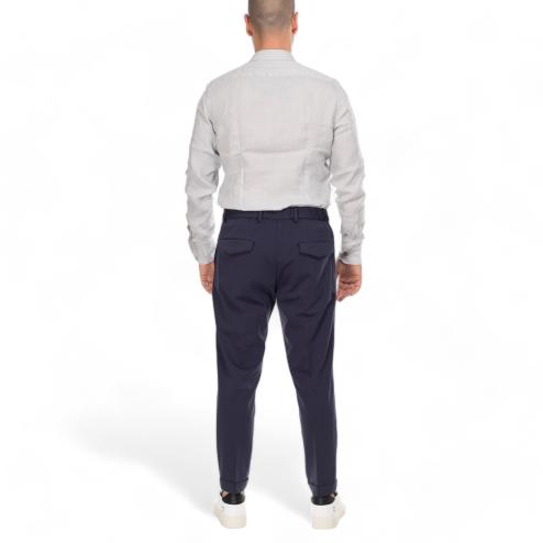 Outfit pantaloni chinos blu