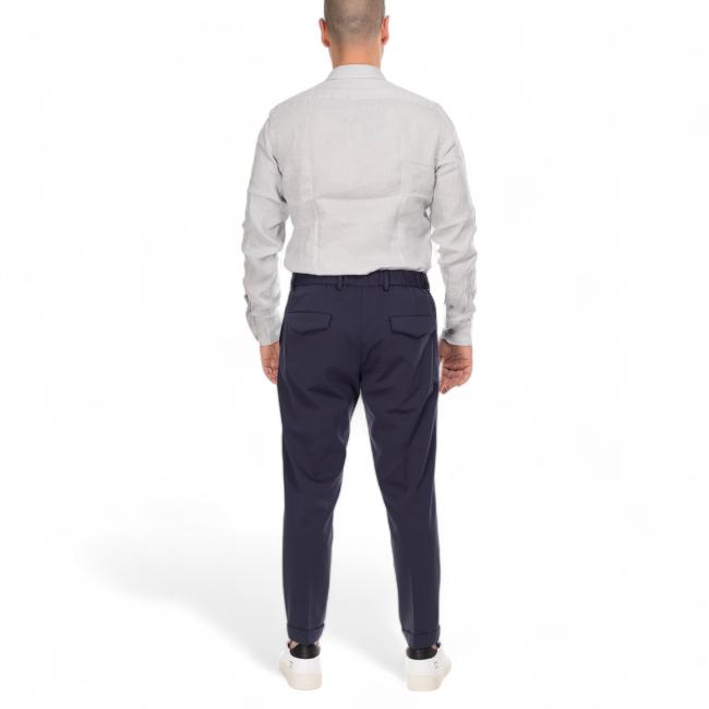 Outfit pantaloni chinos blu