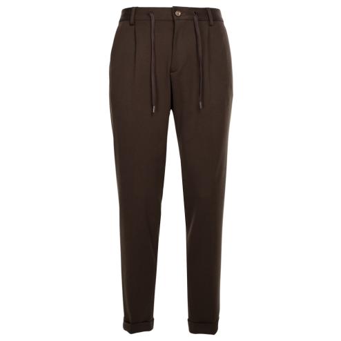 Outfit pantaloni chinos marroni