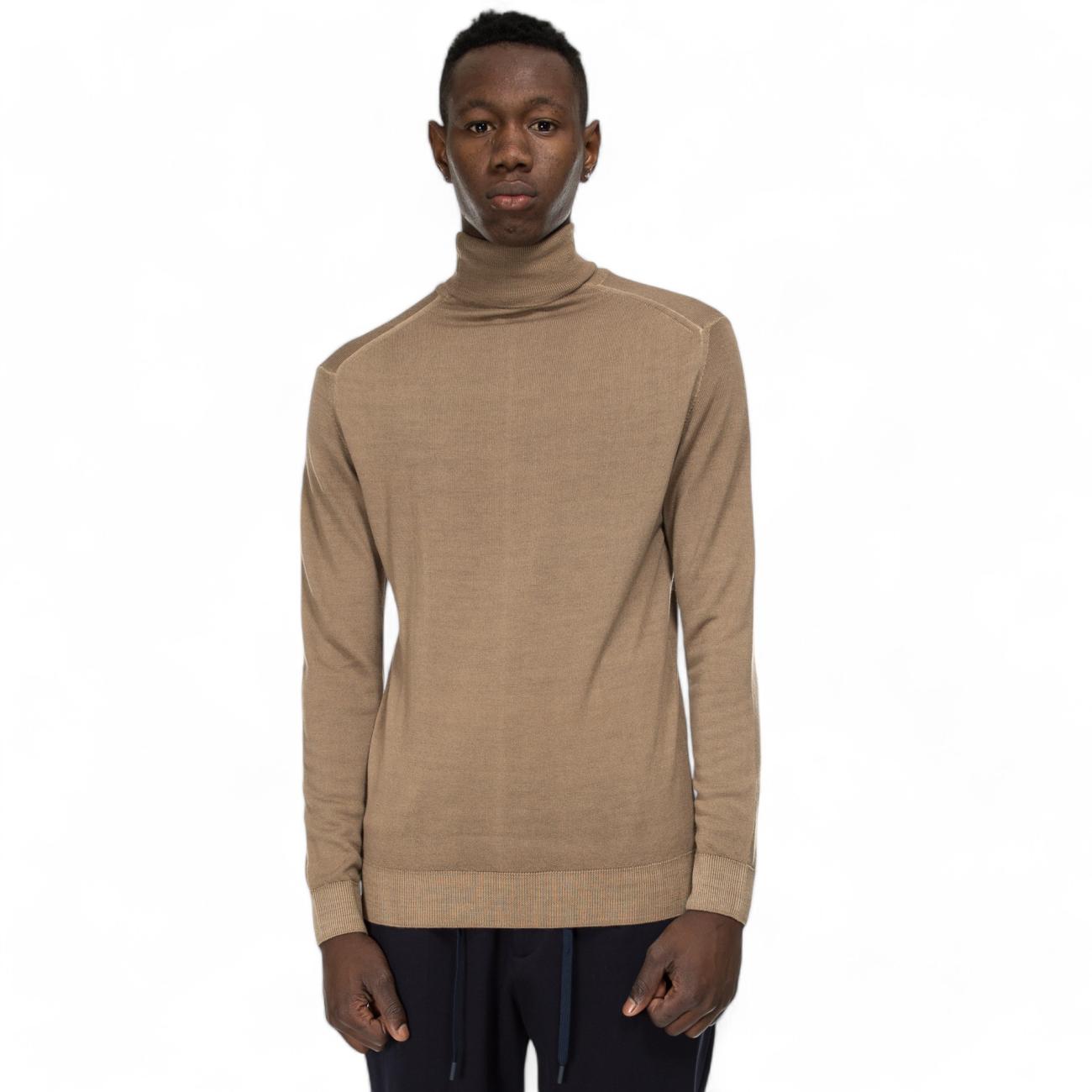 Outfit upper beige collar sweater