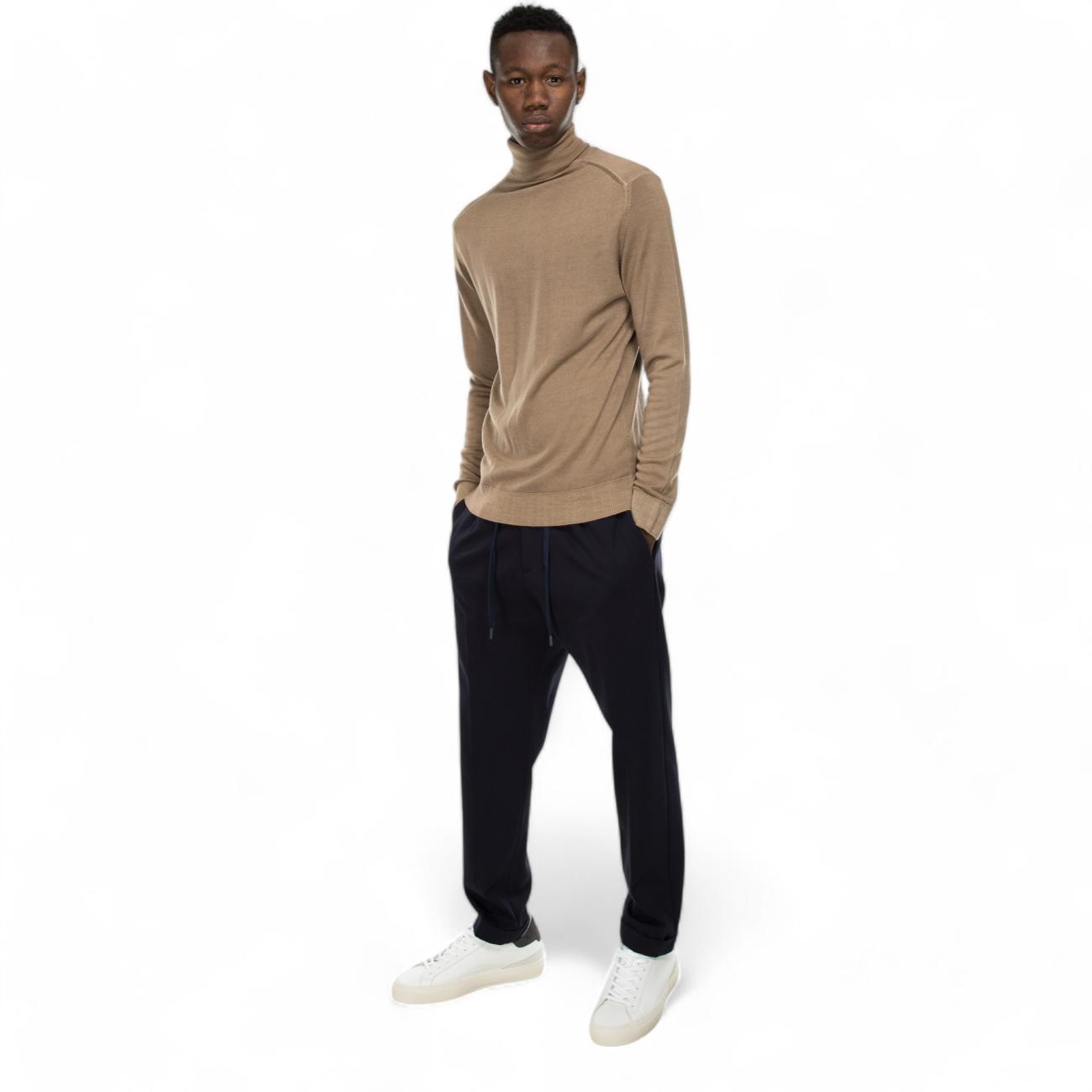 Outfit upper beige collar sweater