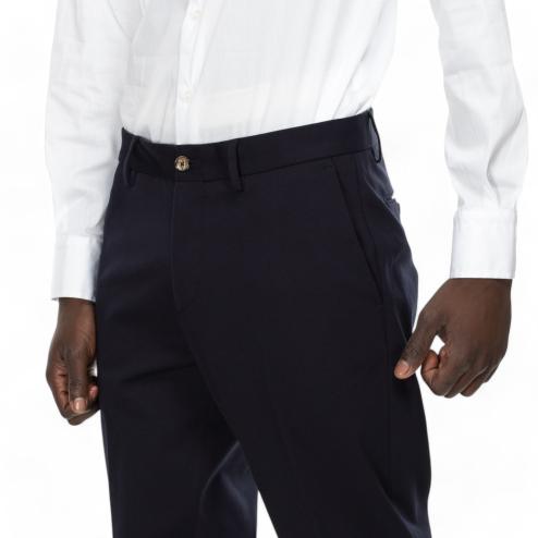Outfit pantalone blu