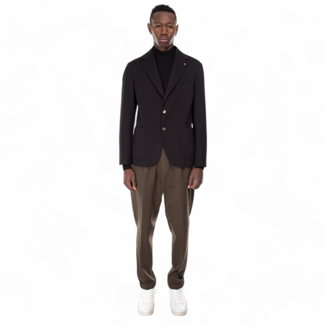 Outfit giacca nera 2 bottoni