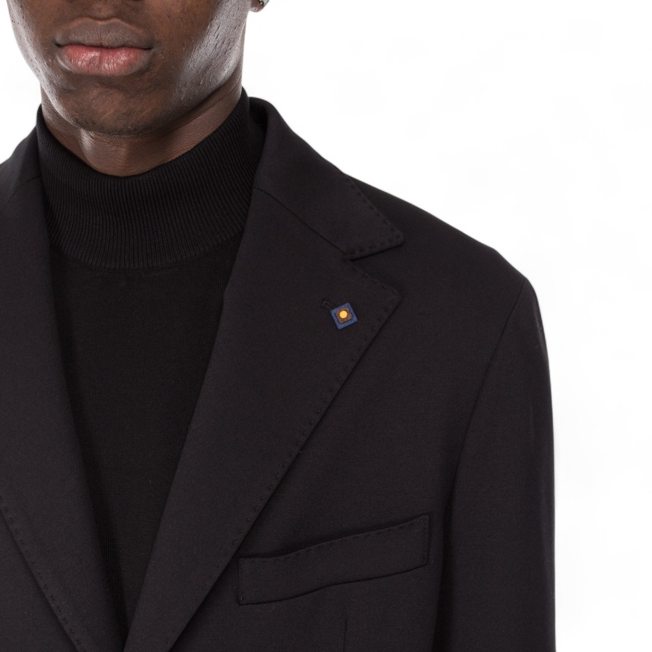 Outfit giacca nera 2 bottoni
