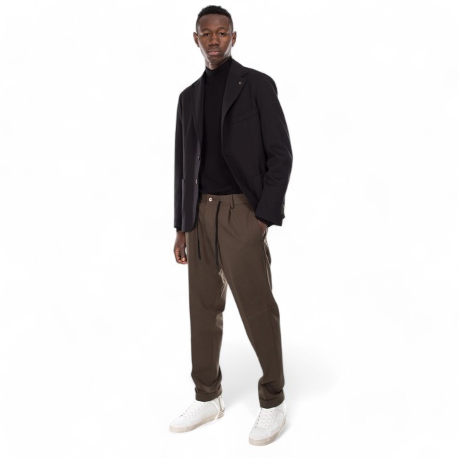 Outfit giacca nera 2 bottoni