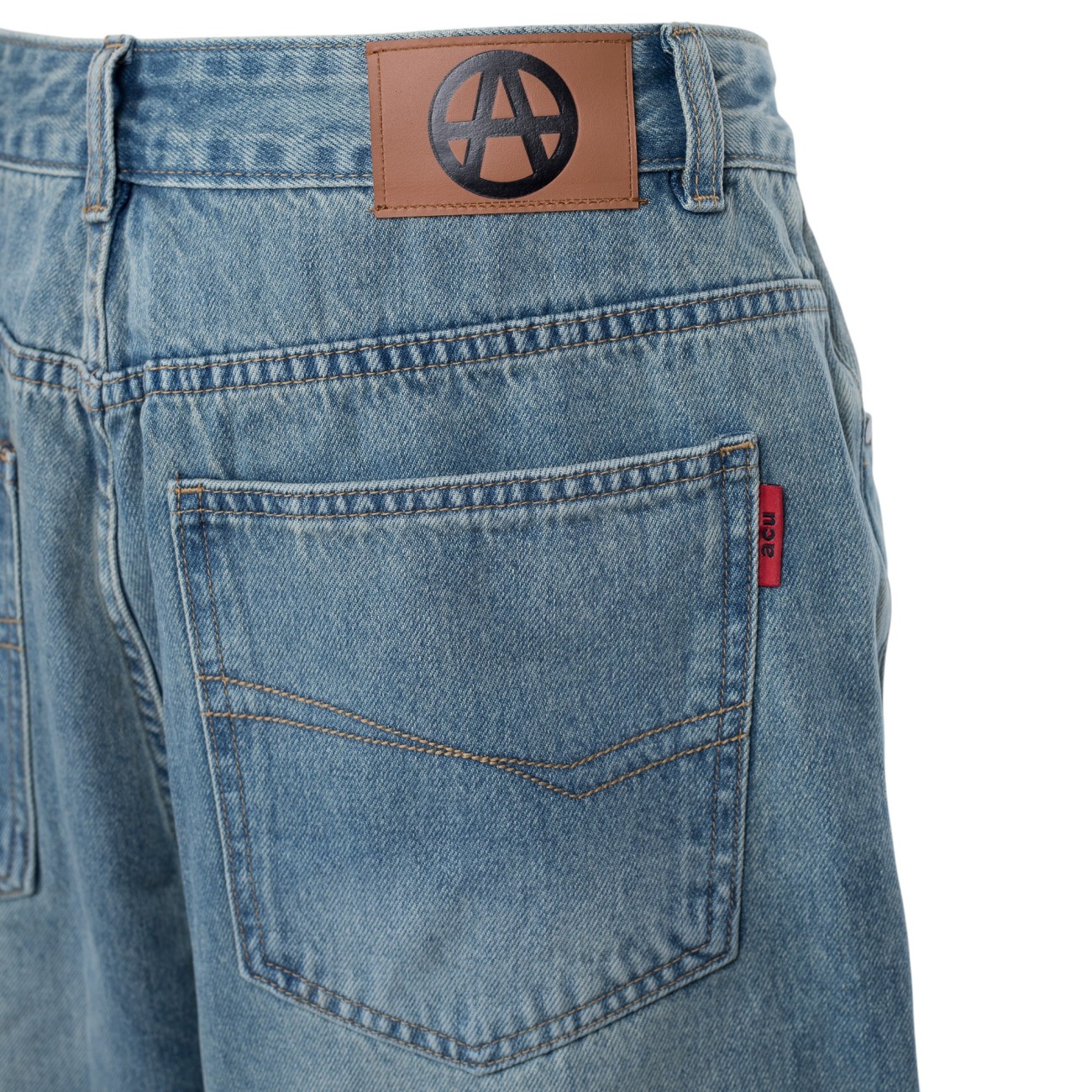 Acupuncture bermuda in denim