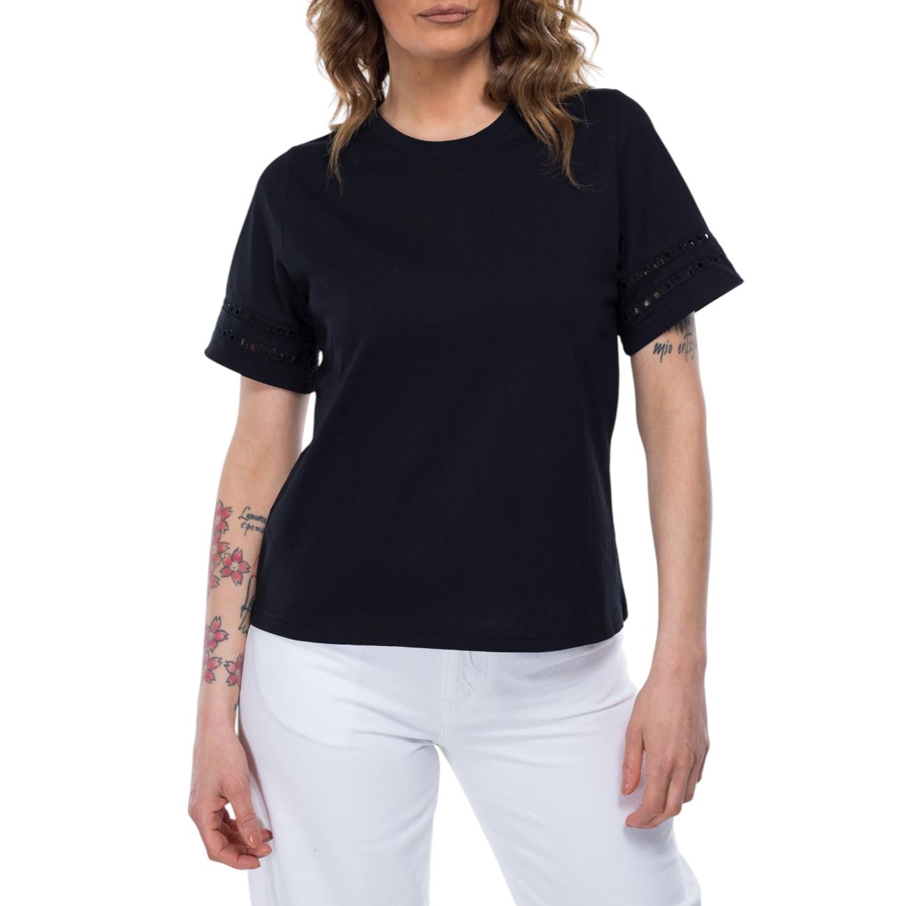 Artlove black t-shirt