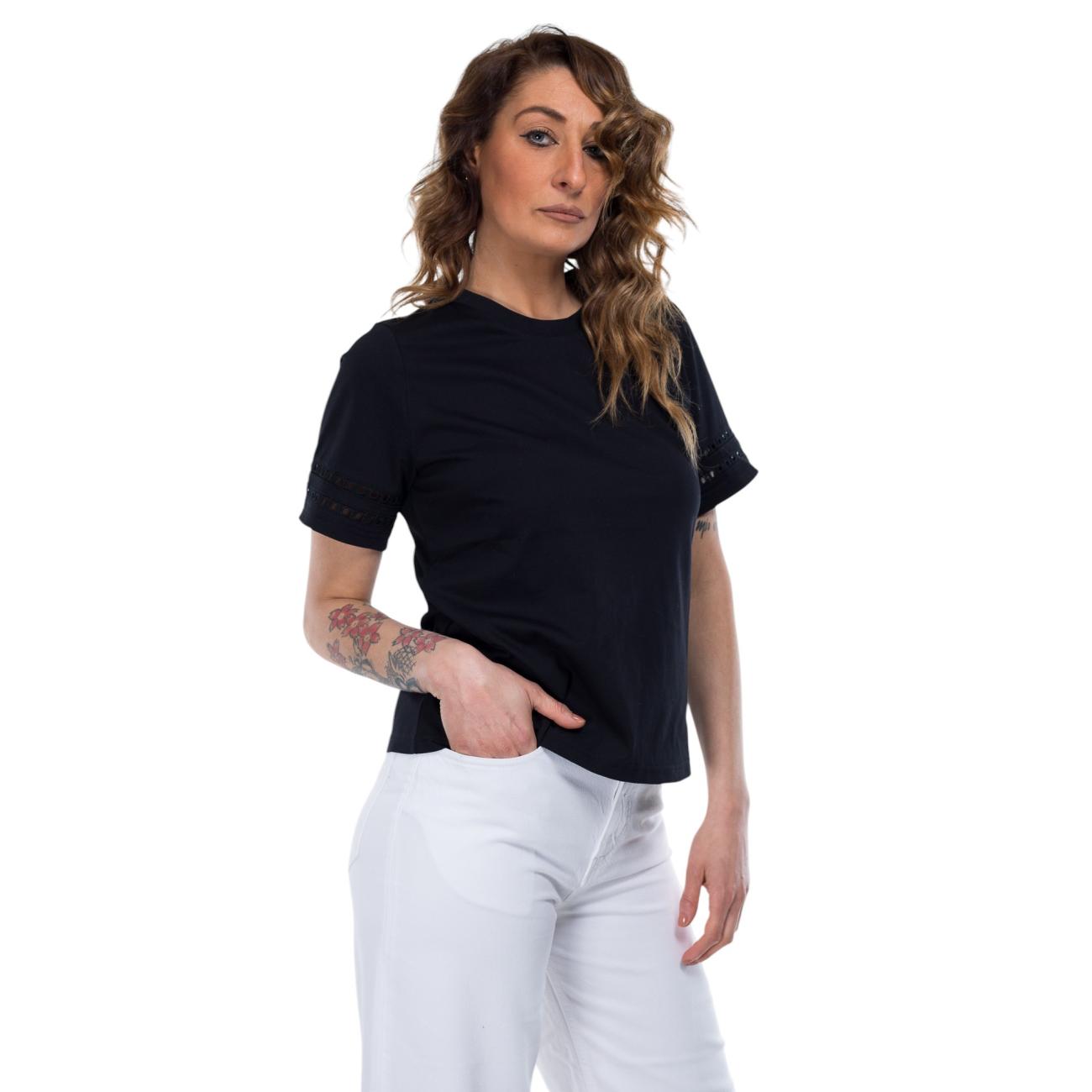 Artlove black t-shirt