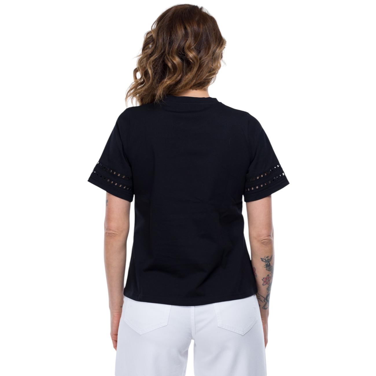 Artlove black t-shirt