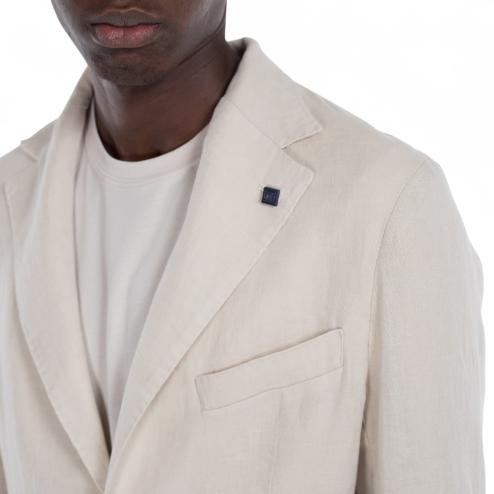 Outfit giacca beige in lino