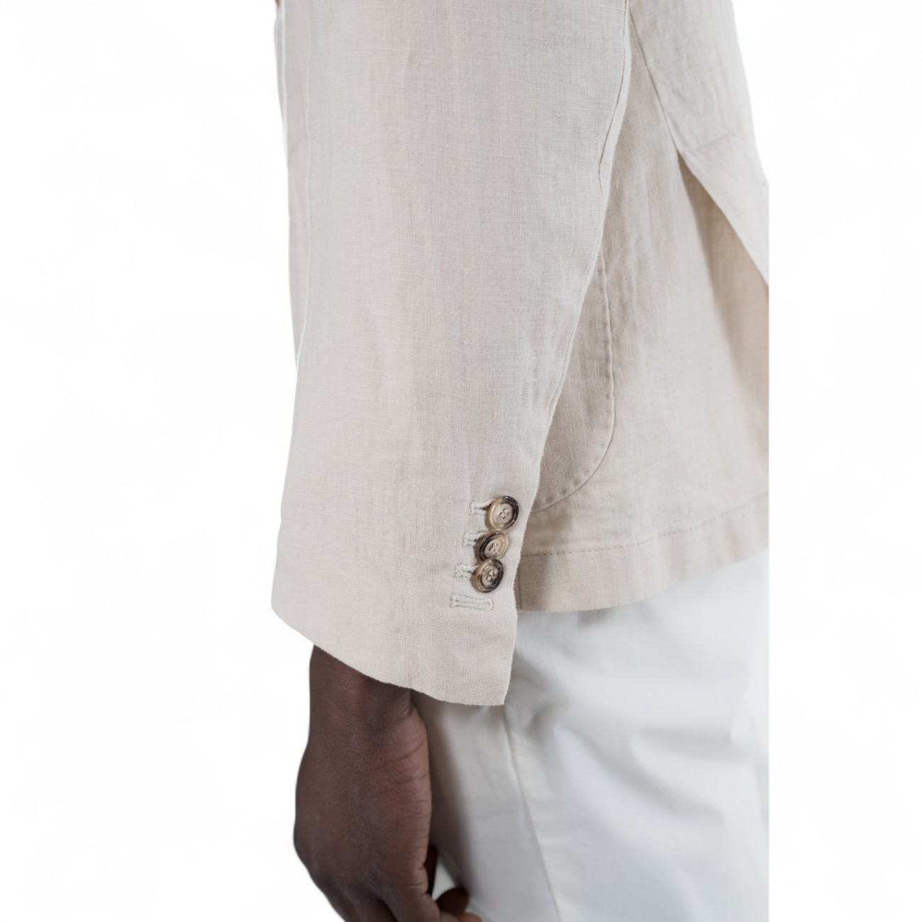 Outfit giacca beige in lino