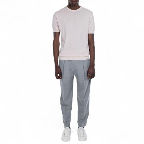 Outfit maglia maniche corte in filo rosa