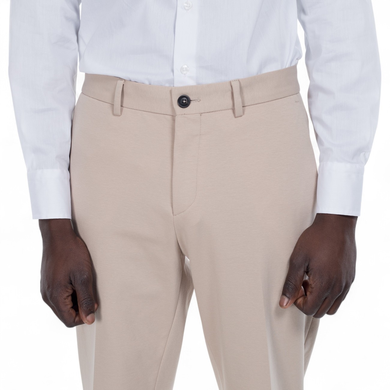 Outfit beige trousers
