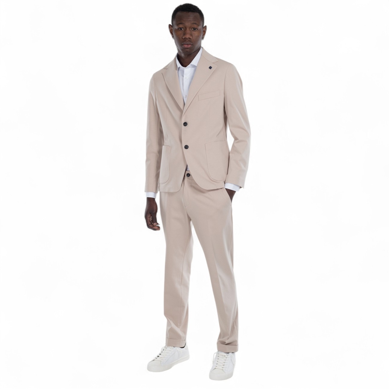 Outfit beige trousers