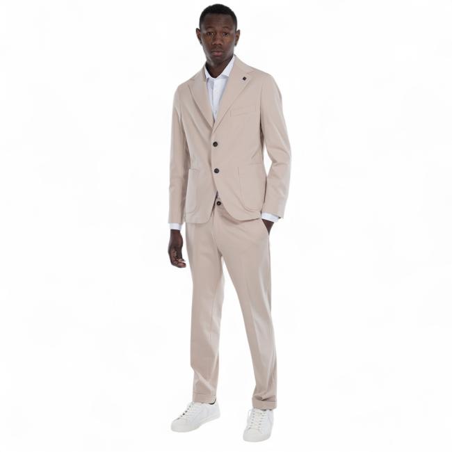 Outfit pantalone beige
