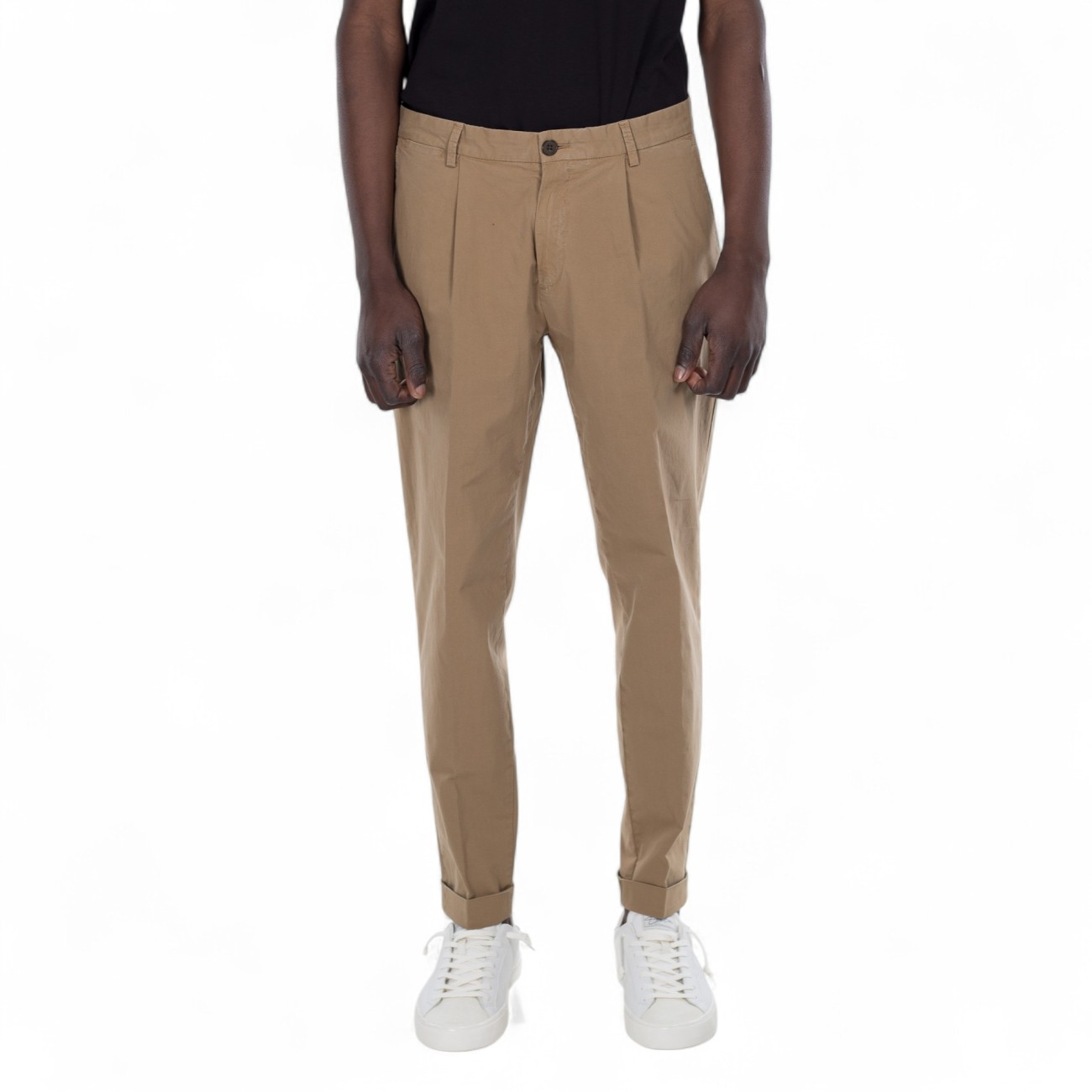 Outfit beige pants