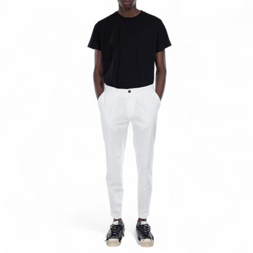Outfit pantalone bianco morbido