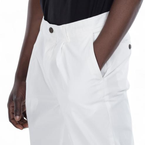 Outfit pantalone bianco morbido