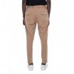 Outfit pantaloni beige con coulisse