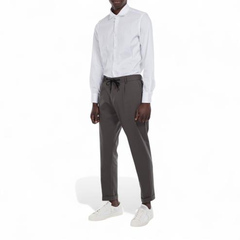 Outfit pantaloni verdi con coulisse