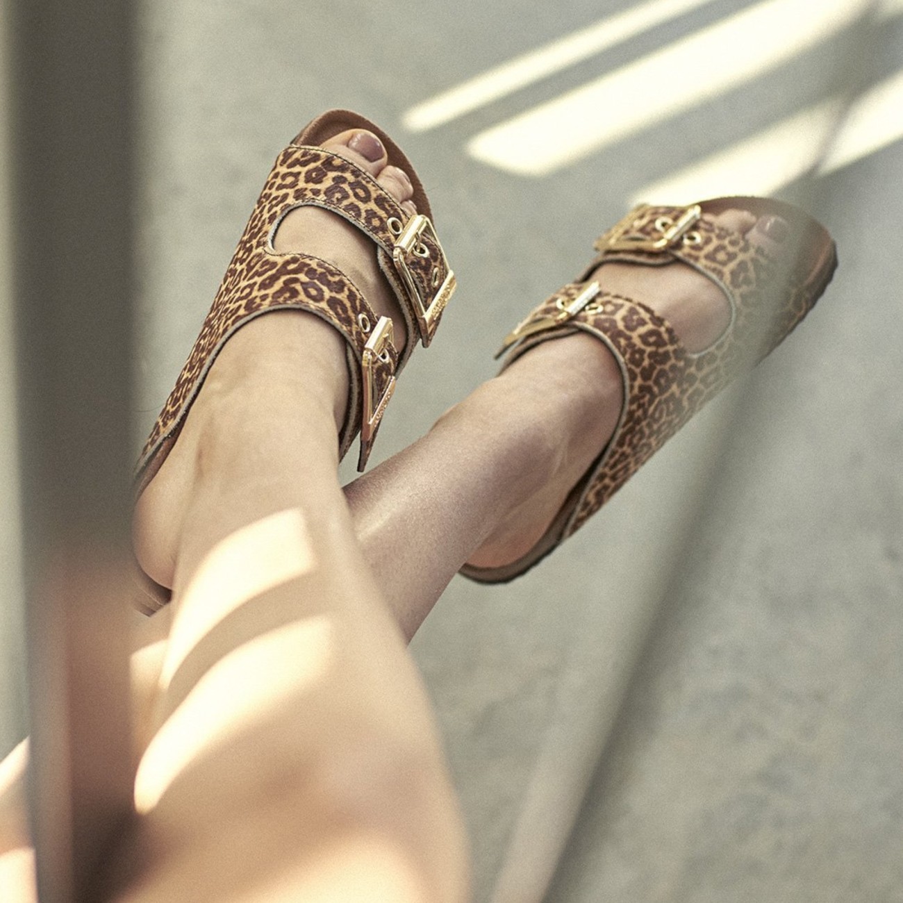 Colors of California low sandals leopard