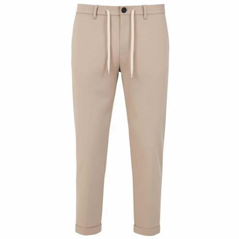 Outfit pantaloni beige con coulisse