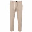 Outfit pantaloni beige con coulisse