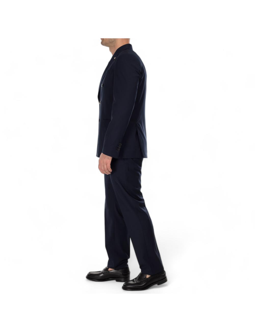 Outfit Blue double-breasted suit