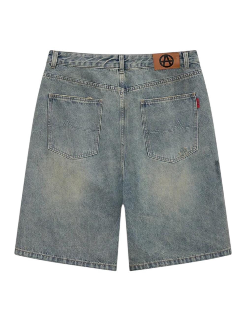 Acupuncture Bermuda shorts...