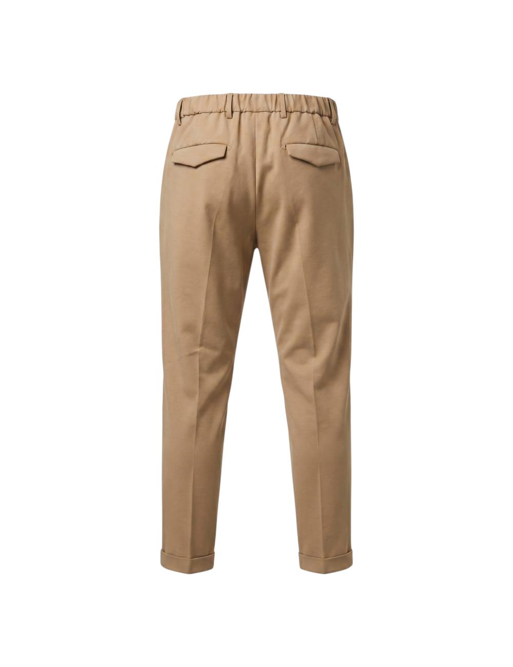 Outfit abito beige monopetto