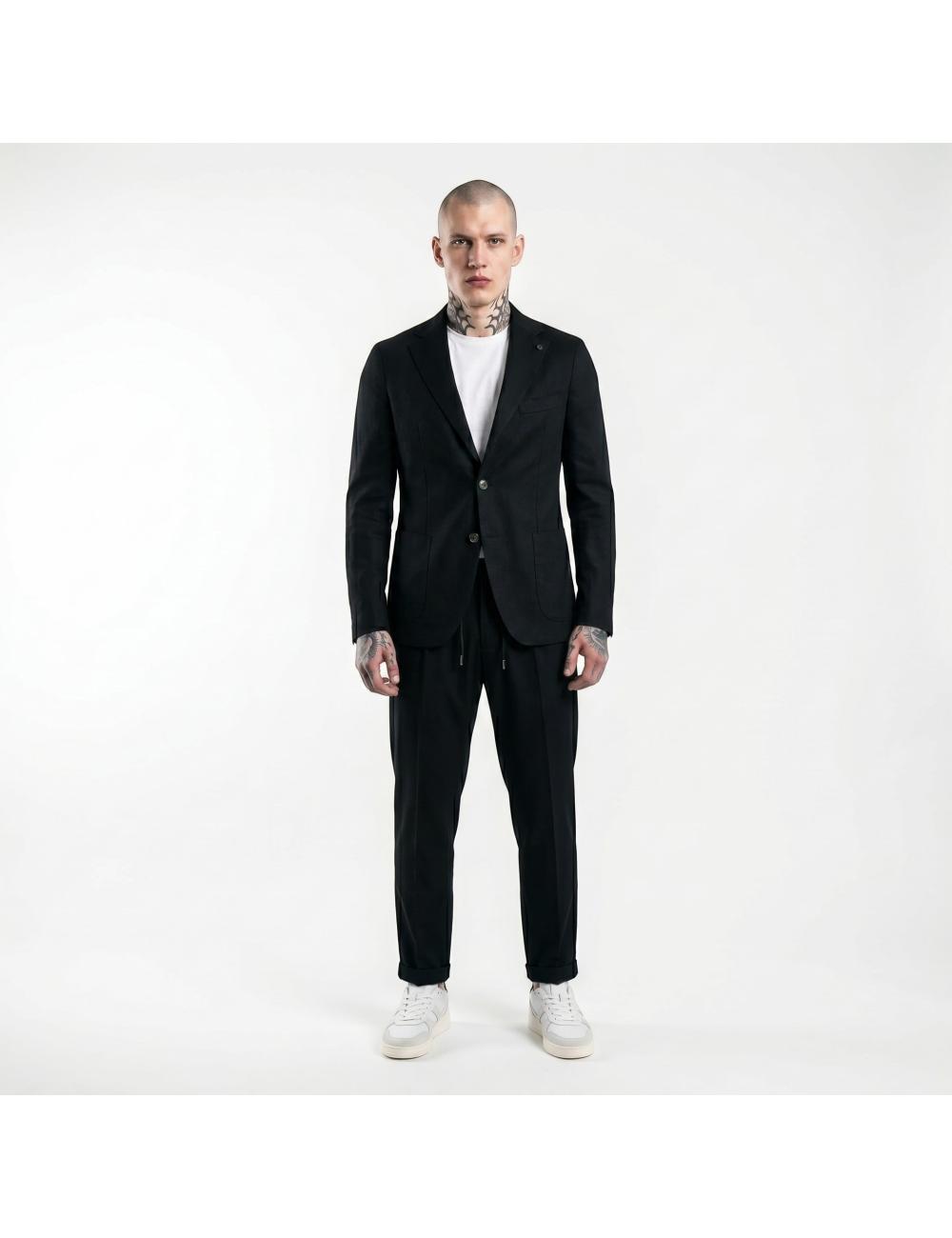 Outfit abito nero monopetto