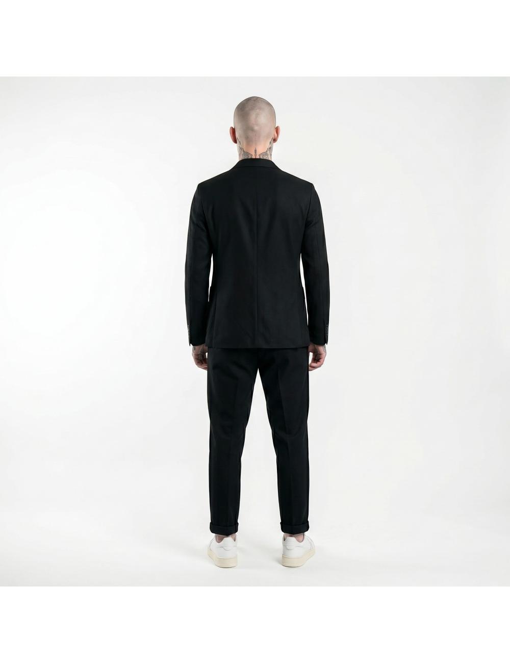 Outfit abito nero monopetto