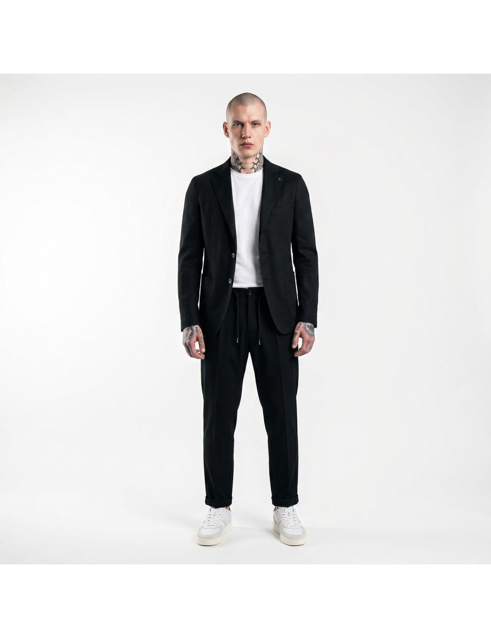 Outfit abito nero monopetto