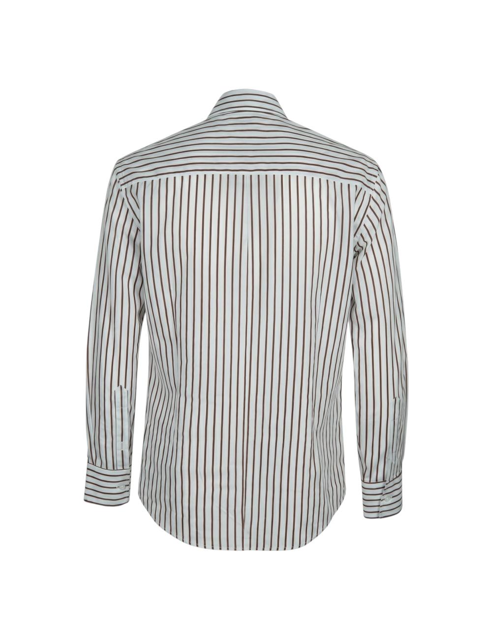 Outfit camicia bianca a righe