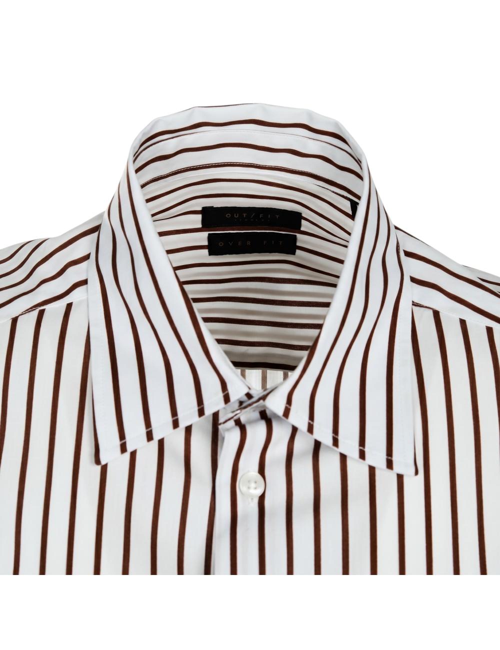 Outfit camicia bianca a...