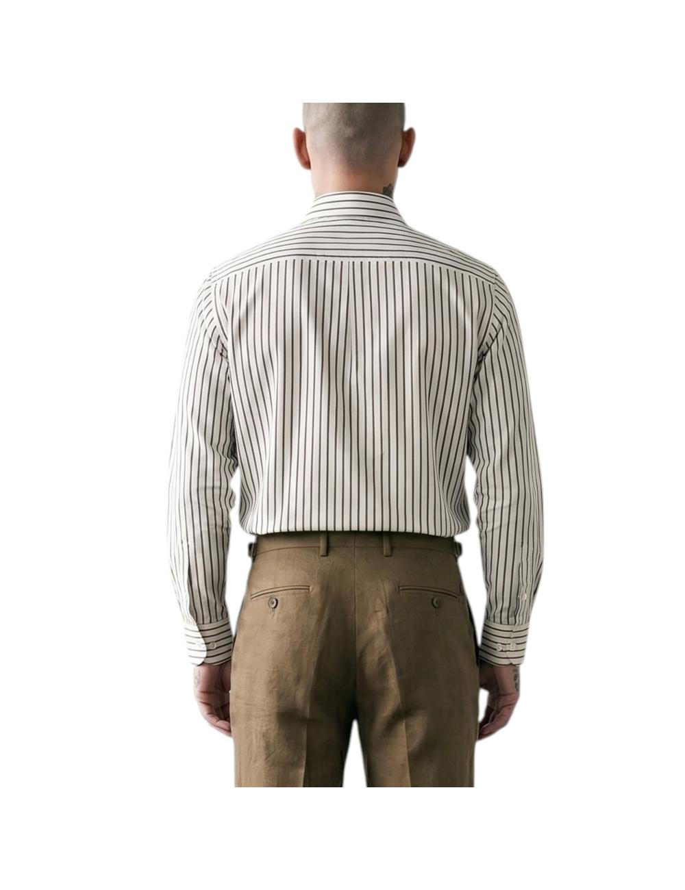 Outfit camicia bianca a righe