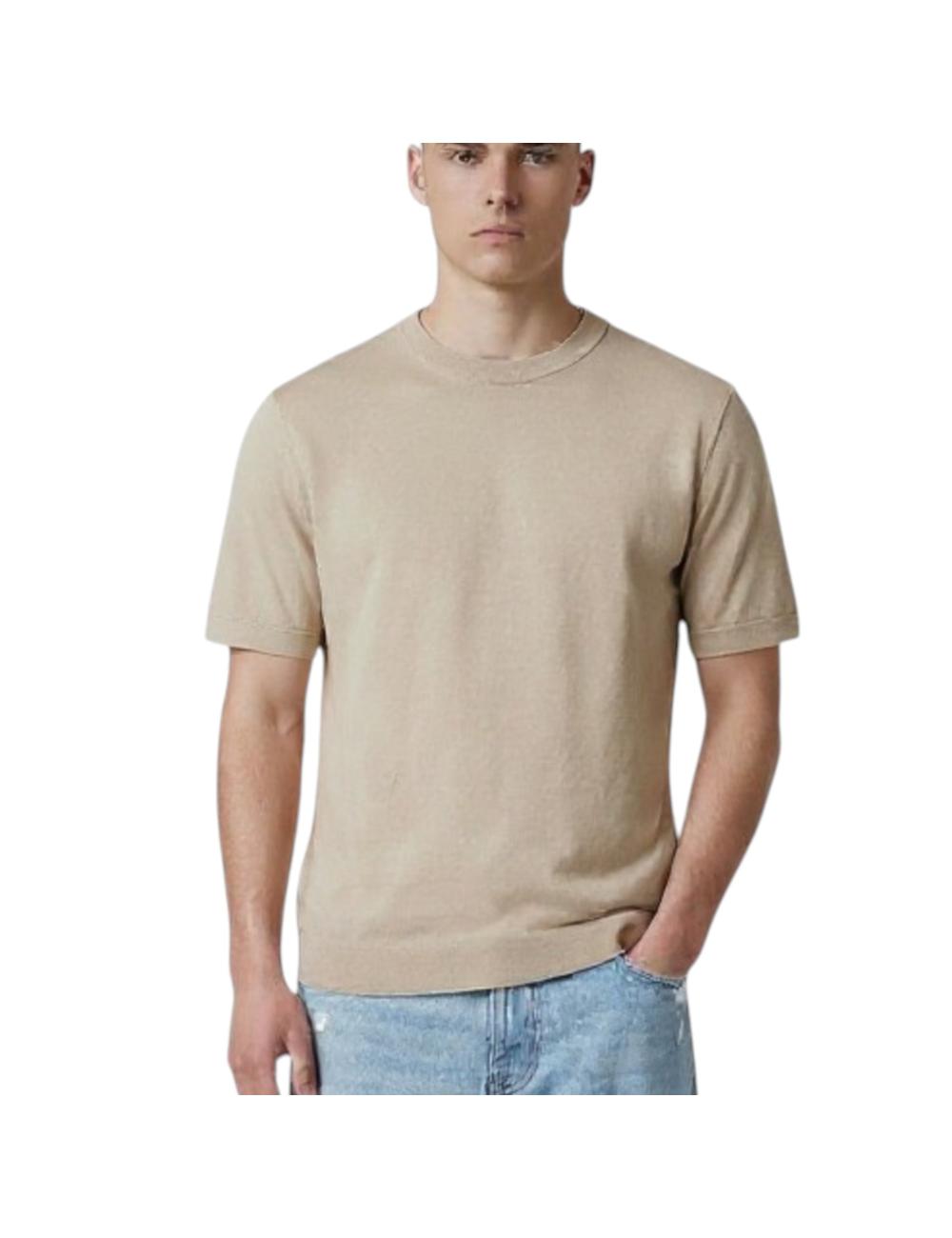Outfit maglia maniche corte...