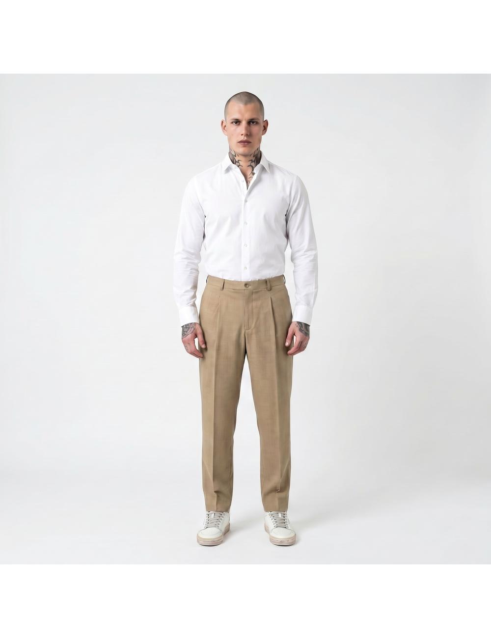 Outfit pantalone beige...