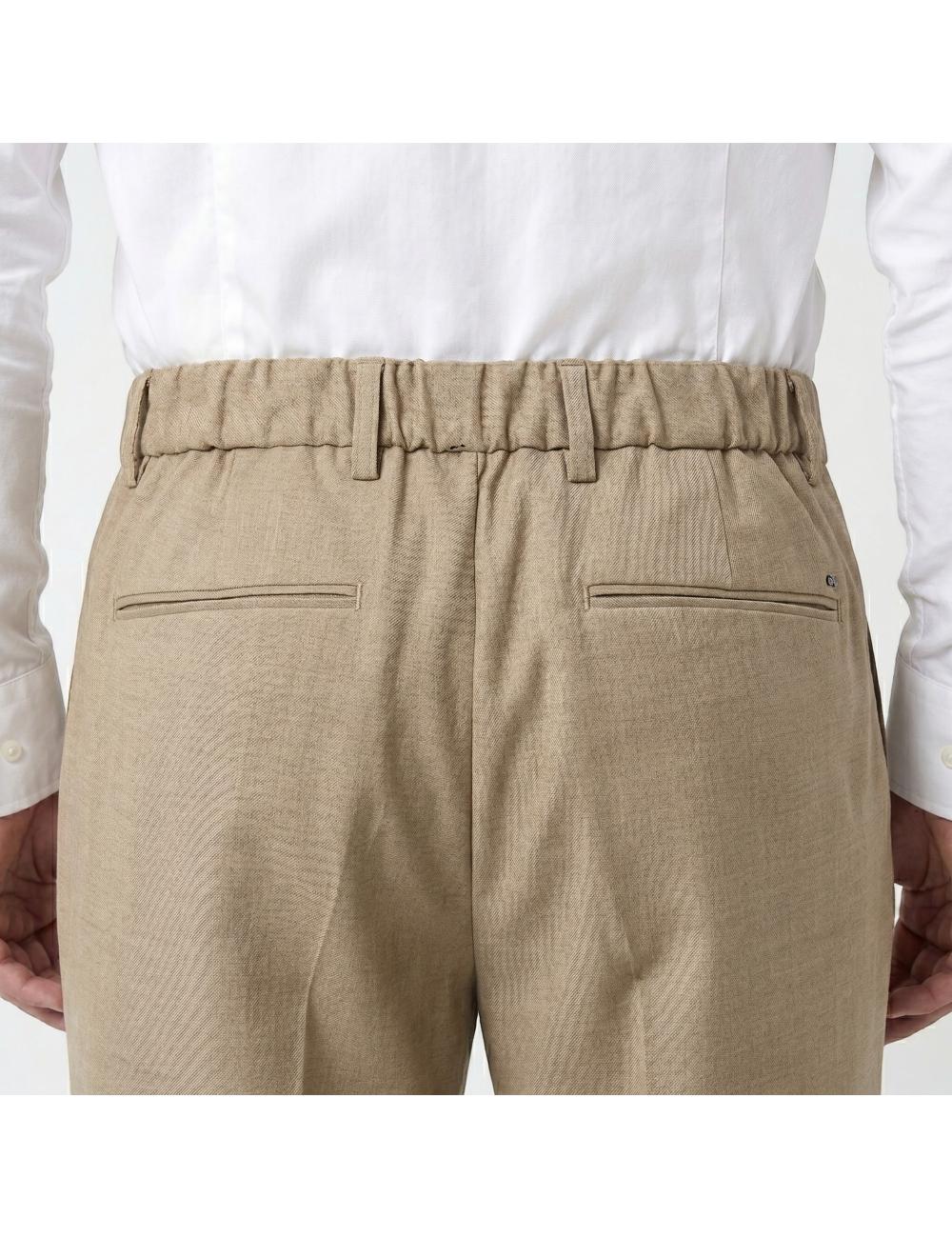 Outfit pantalone beige...