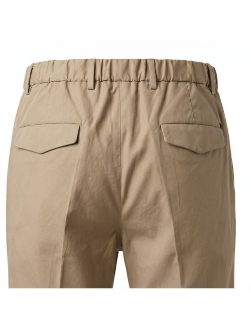 Outfit pantaloni beige con...