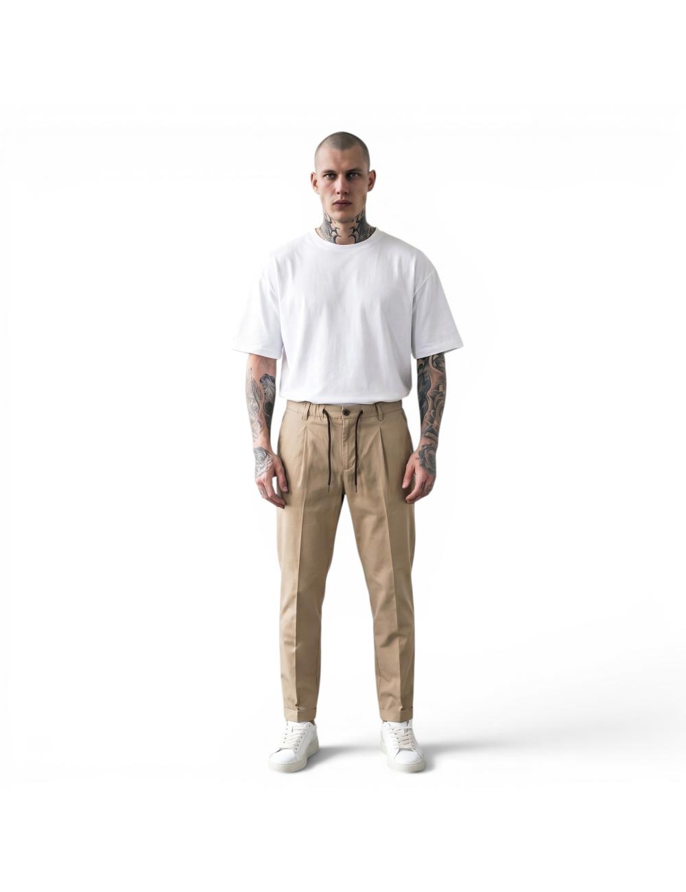 Outfit pantaloni beige con...