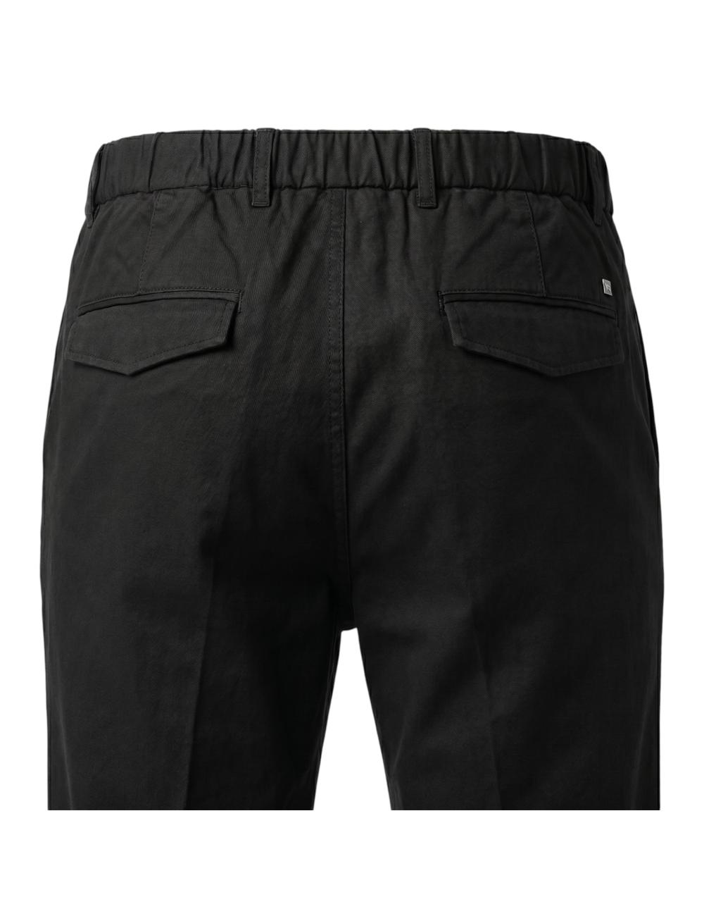 Outfit pantaloni neri con...