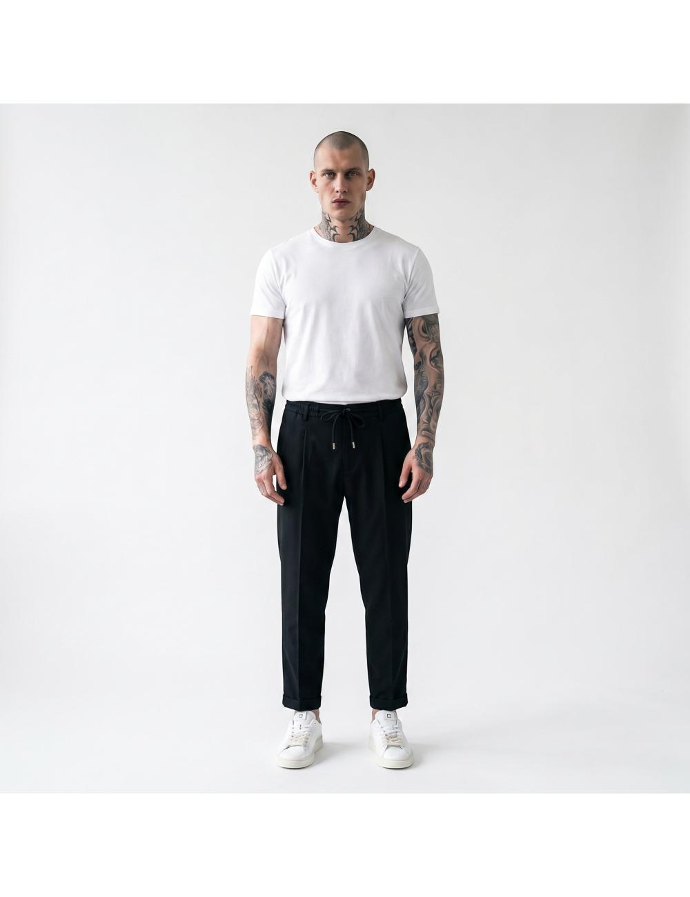 Outfit pantaloni neri leggeri