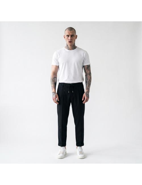 Outfit pantaloni neri leggeri