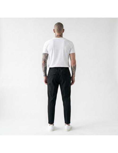Outfit pantaloni neri leggeri